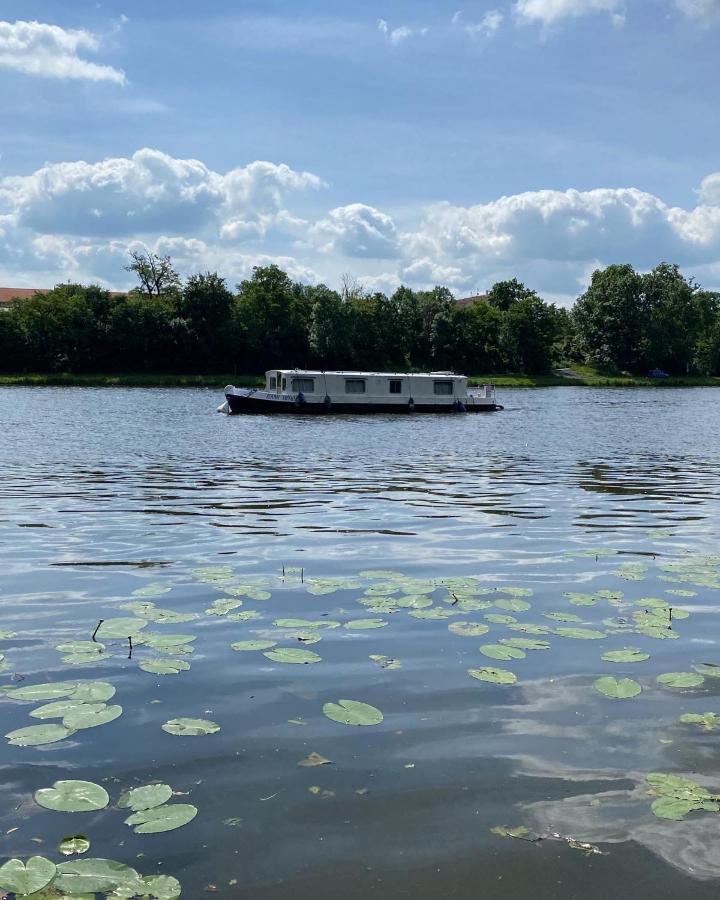 Zouw Hausboat Zakotven -Pouze Ubytovani Roudnice nad Labem Esterno foto