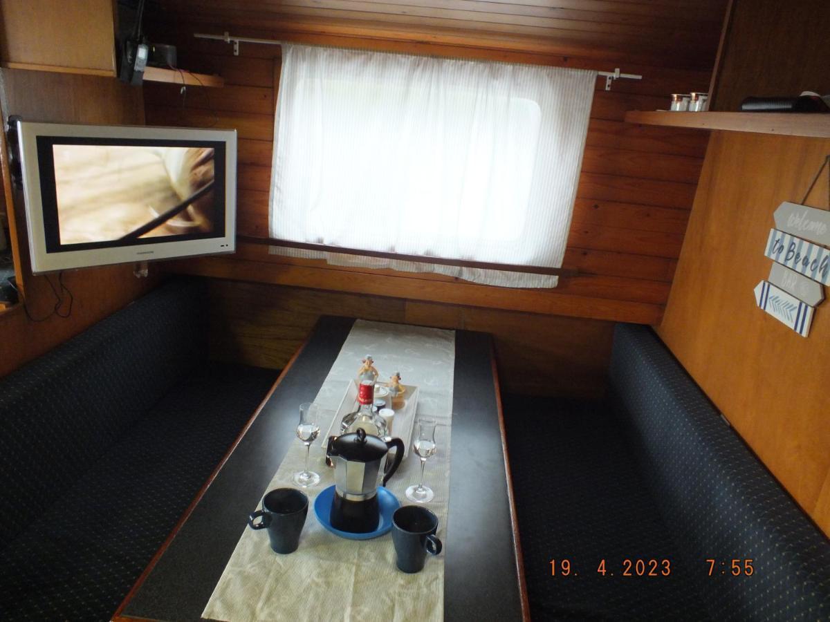 Zouw Hausboat Zakotven -Pouze Ubytovani Roudnice nad Labem Esterno foto