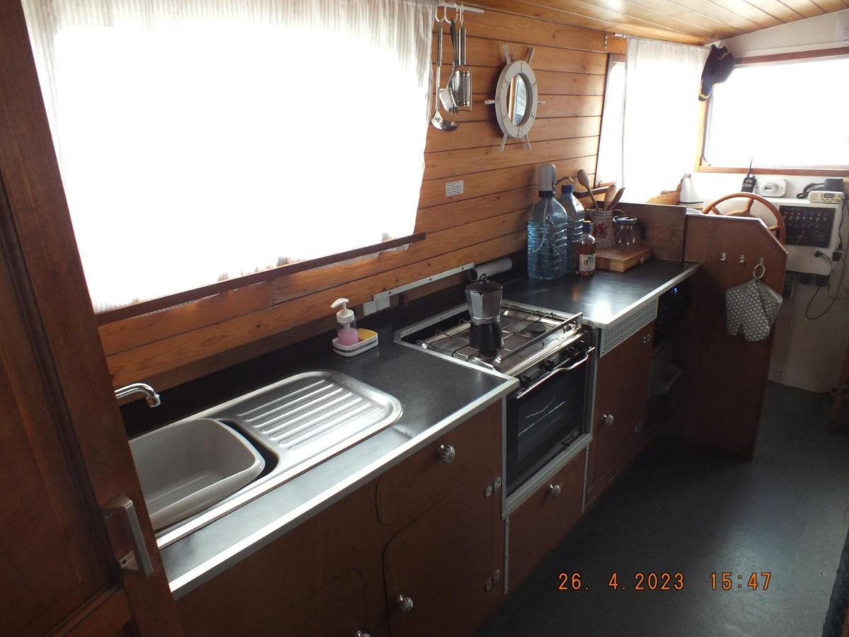 Zouw Hausboat Zakotven -Pouze Ubytovani Roudnice nad Labem Esterno foto