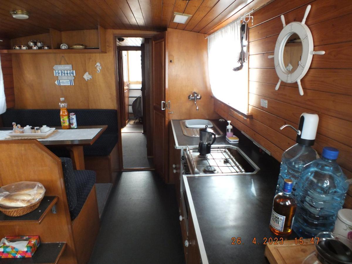 Zouw Hausboat Zakotven -Pouze Ubytovani Roudnice nad Labem Esterno foto