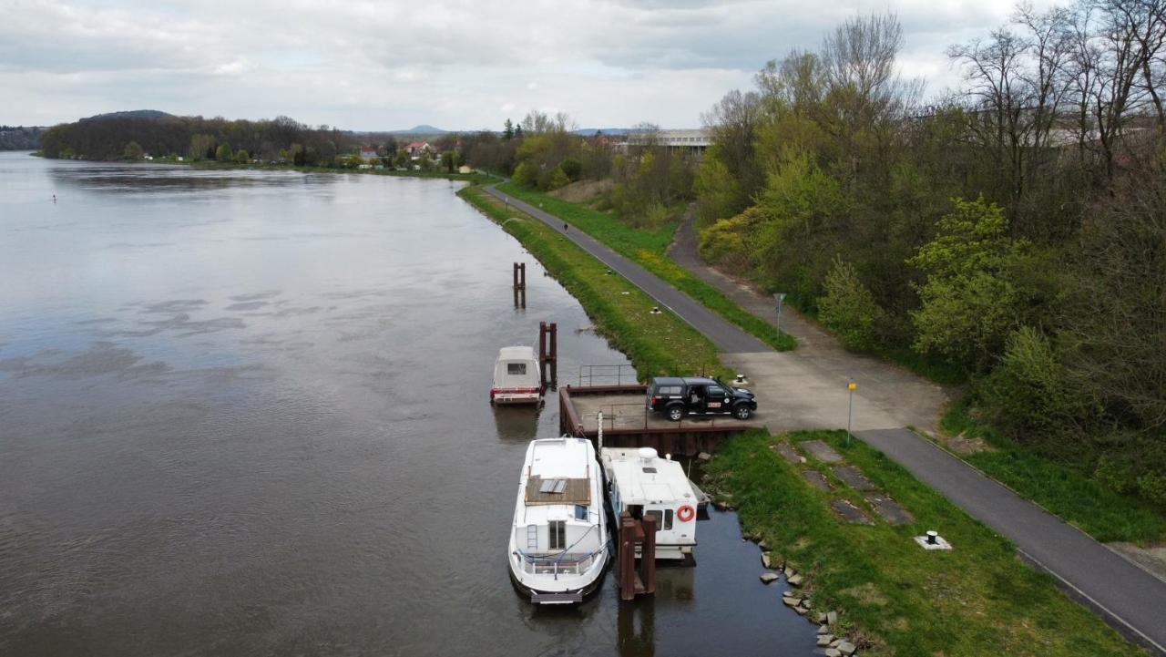 Zouw Hausboat Zakotven -Pouze Ubytovani Roudnice nad Labem Esterno foto